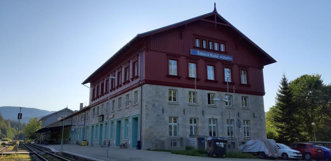 Aparthotel Dopravna Alzbetin à Železná Ruda Extérieur photo